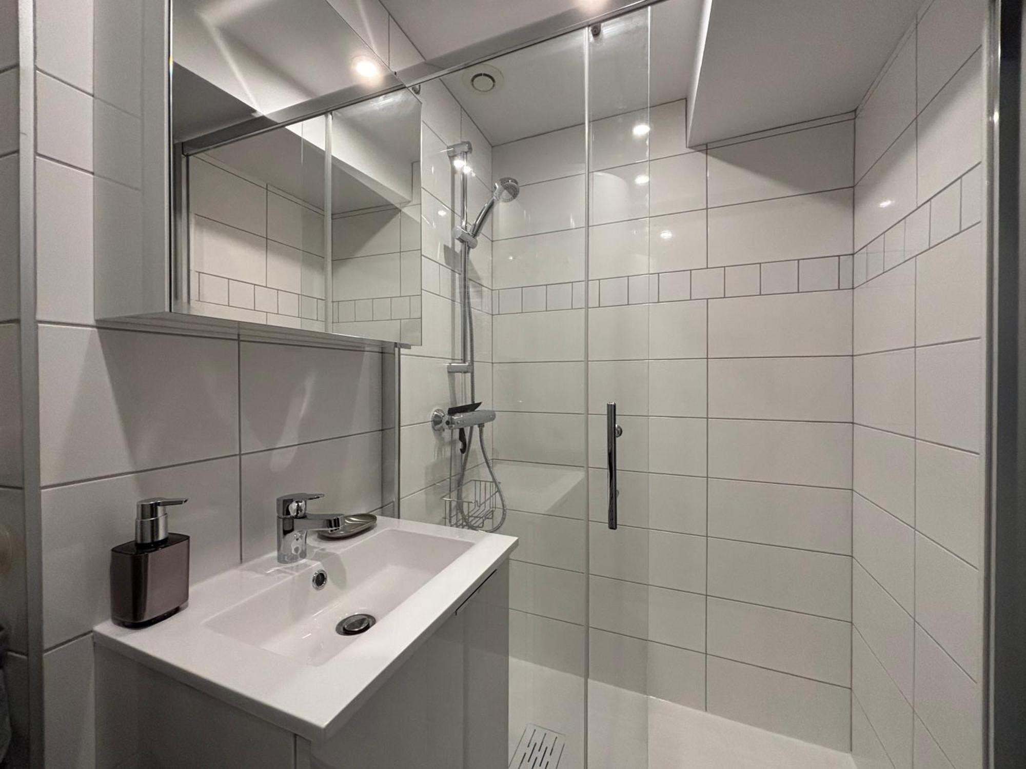 Les Remparts Apt Spacieux 1 Er Etage Renove Joliment Decore Bien Equipe Plein Centre Bayeux Proche Plages Du Debarquement Parking Gratuit A Proximite Eksteriør bilde