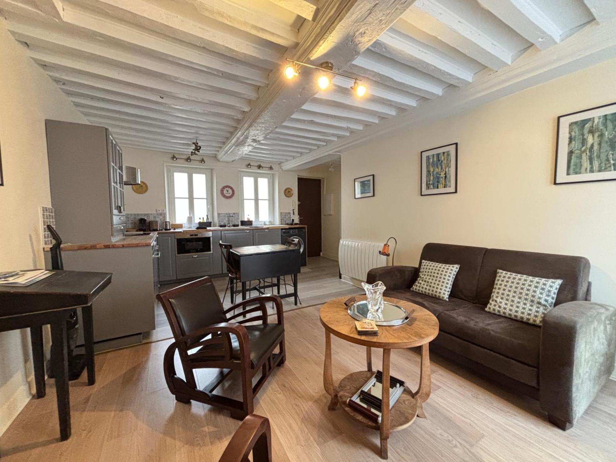 Les Remparts Apt Spacieux 1 Er Etage Renove Joliment Decore Bien Equipe Plein Centre Bayeux Proche Plages Du Debarquement Parking Gratuit A Proximite Eksteriør bilde