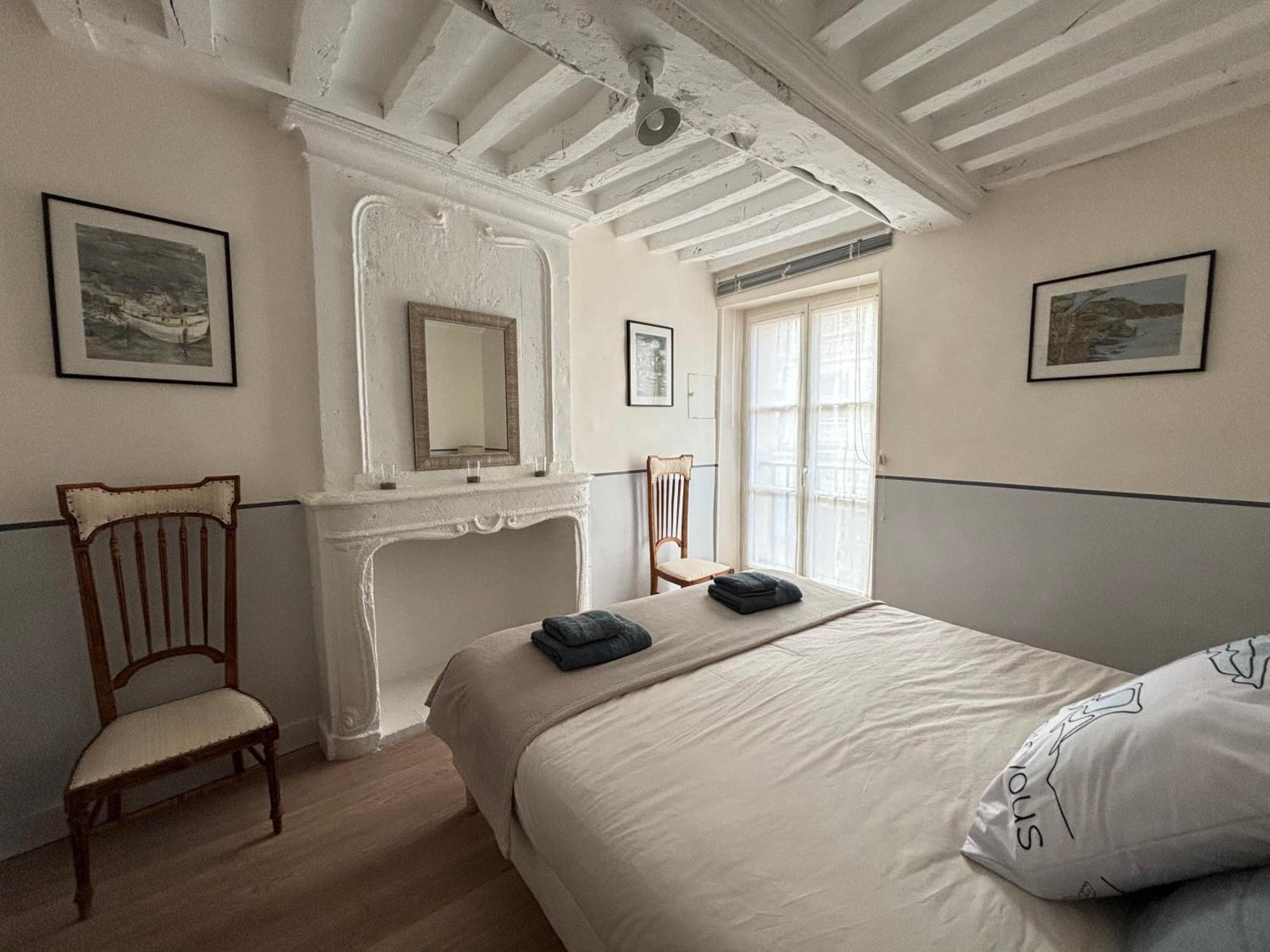 Les Remparts Apt Spacieux 1 Er Etage Renove Joliment Decore Bien Equipe Plein Centre Bayeux Proche Plages Du Debarquement Parking Gratuit A Proximite Eksteriør bilde