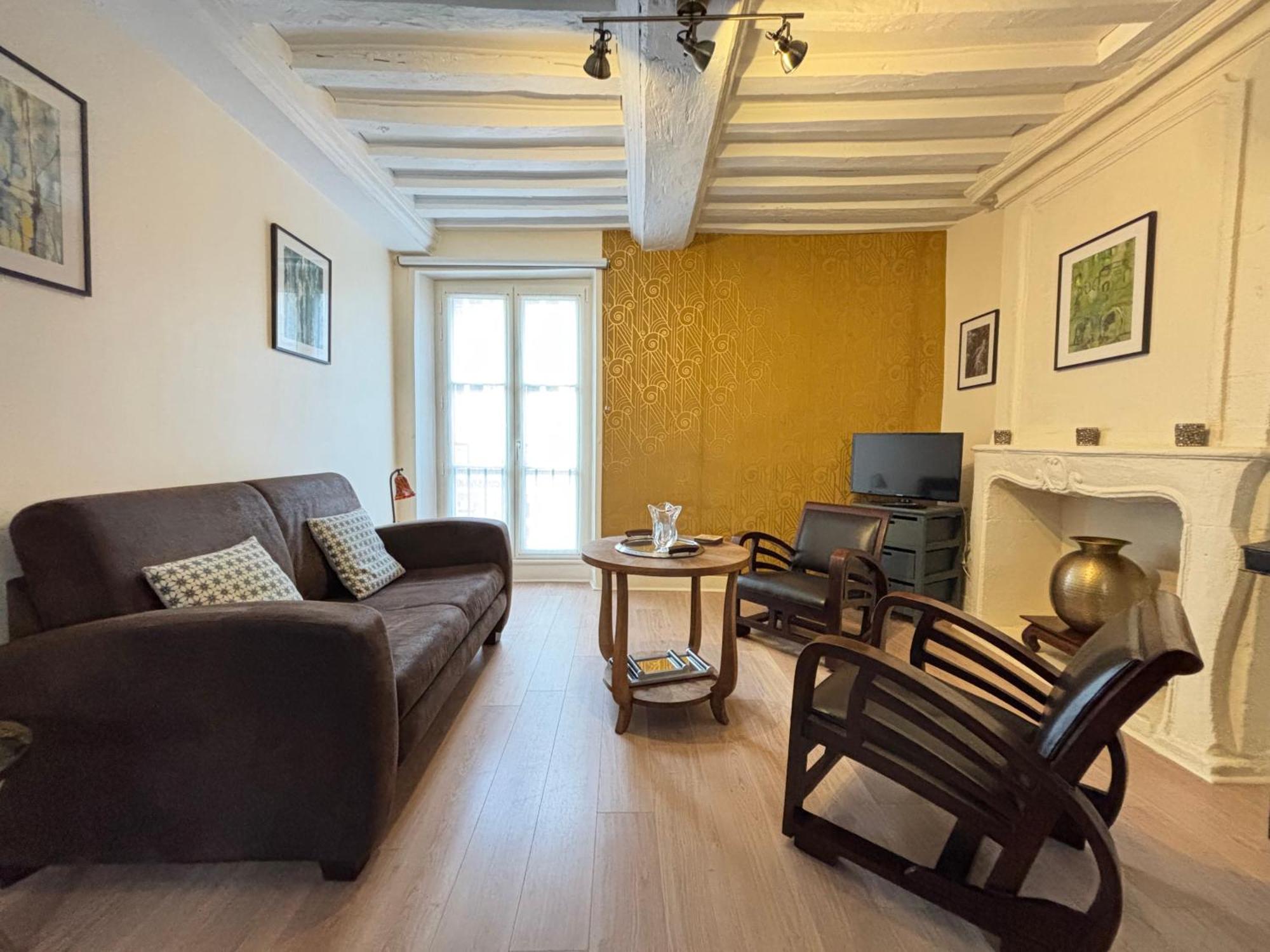 Les Remparts Apt Spacieux 1 Er Etage Renove Joliment Decore Bien Equipe Plein Centre Bayeux Proche Plages Du Debarquement Parking Gratuit A Proximite Eksteriør bilde