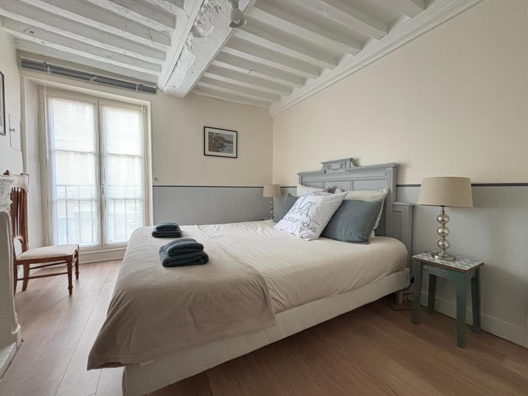 Les Remparts Apt Spacieux 1 Er Etage Renove Joliment Decore Bien Equipe Plein Centre Bayeux Proche Plages Du Debarquement Parking Gratuit A Proximite Eksteriør bilde